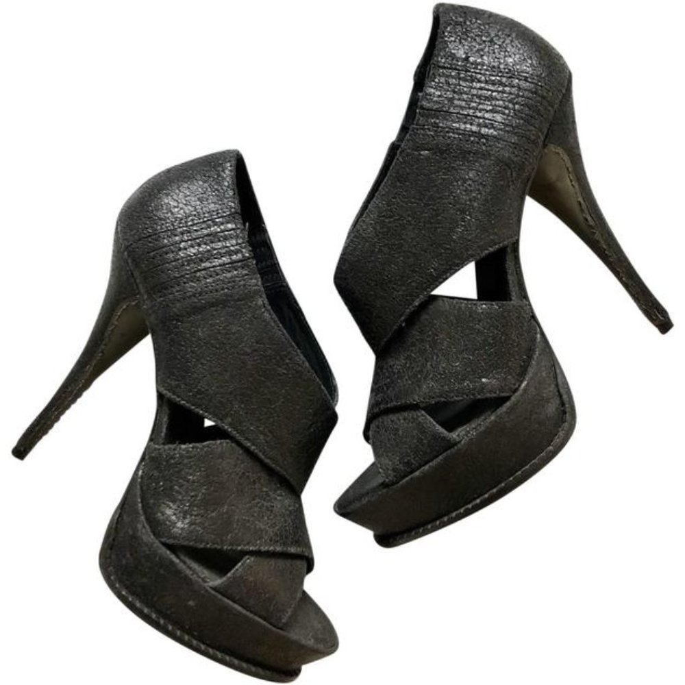 💗BUNDLE 3 & GET 1 FREE 💗Black E-Milla Elizabeth and James Platform Heel 8M